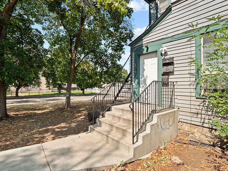 828 W Cleveland Ave — Photo 2