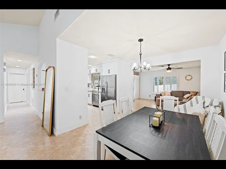 2510 NW 110th Ter — Photo 5