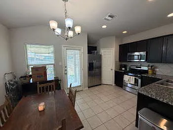 3 bed, 1333 sqft, $1,725 — Photo 3