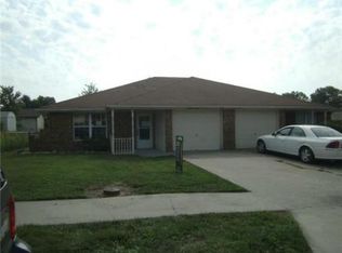 305 N Austin St APT B, Oak Grove, MO 64075