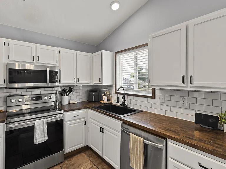 4570 Lincoln Plaza Dr — Photo 11
