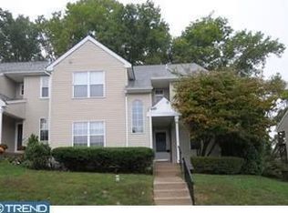 391 Derry Dr, Aston, PA 19014