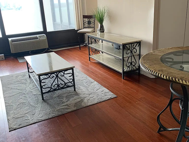 300 Riverfront Dr #G — Photo 2