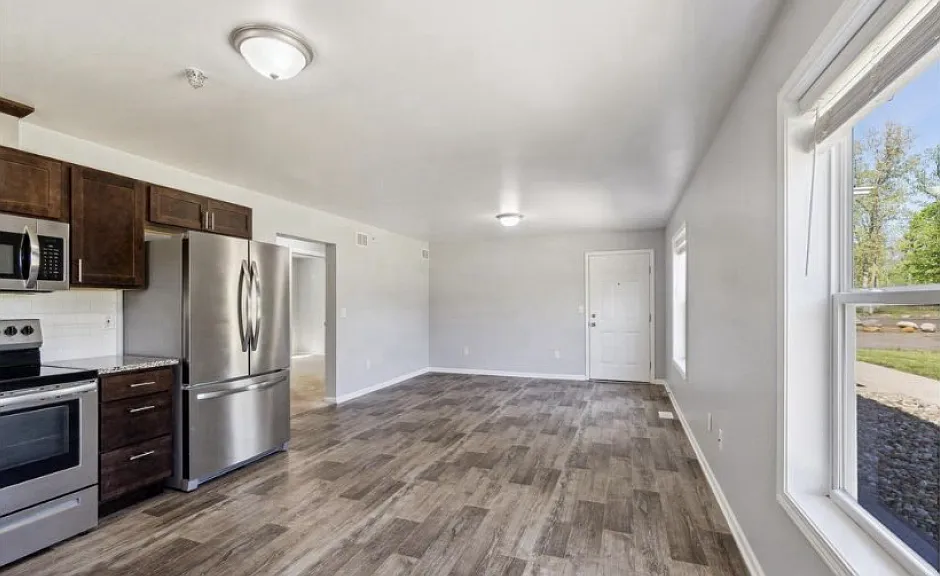 2 bed, 900 sqft, $1,100 — Photo 3