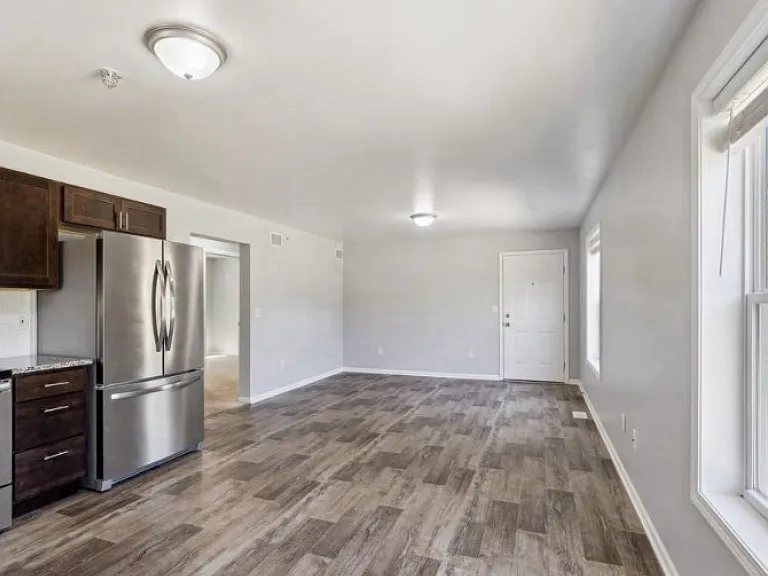 209 Morningside Dr — Photo 3