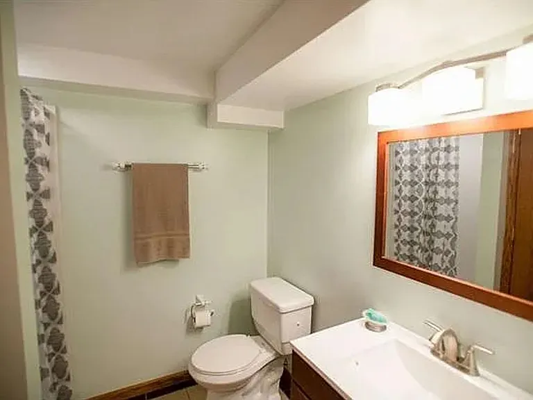 717 Anthony Ln — Photo 12
