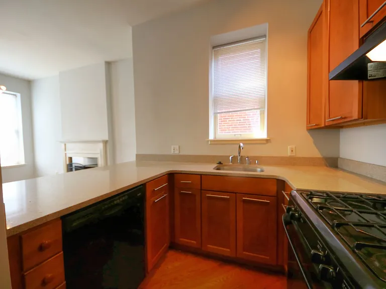 2325 1/2 Hickory St #B — Photo 10