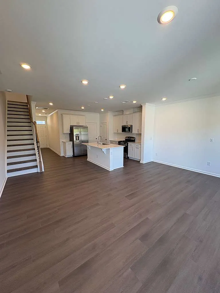 Building Photo - 425 Venetian Dr
