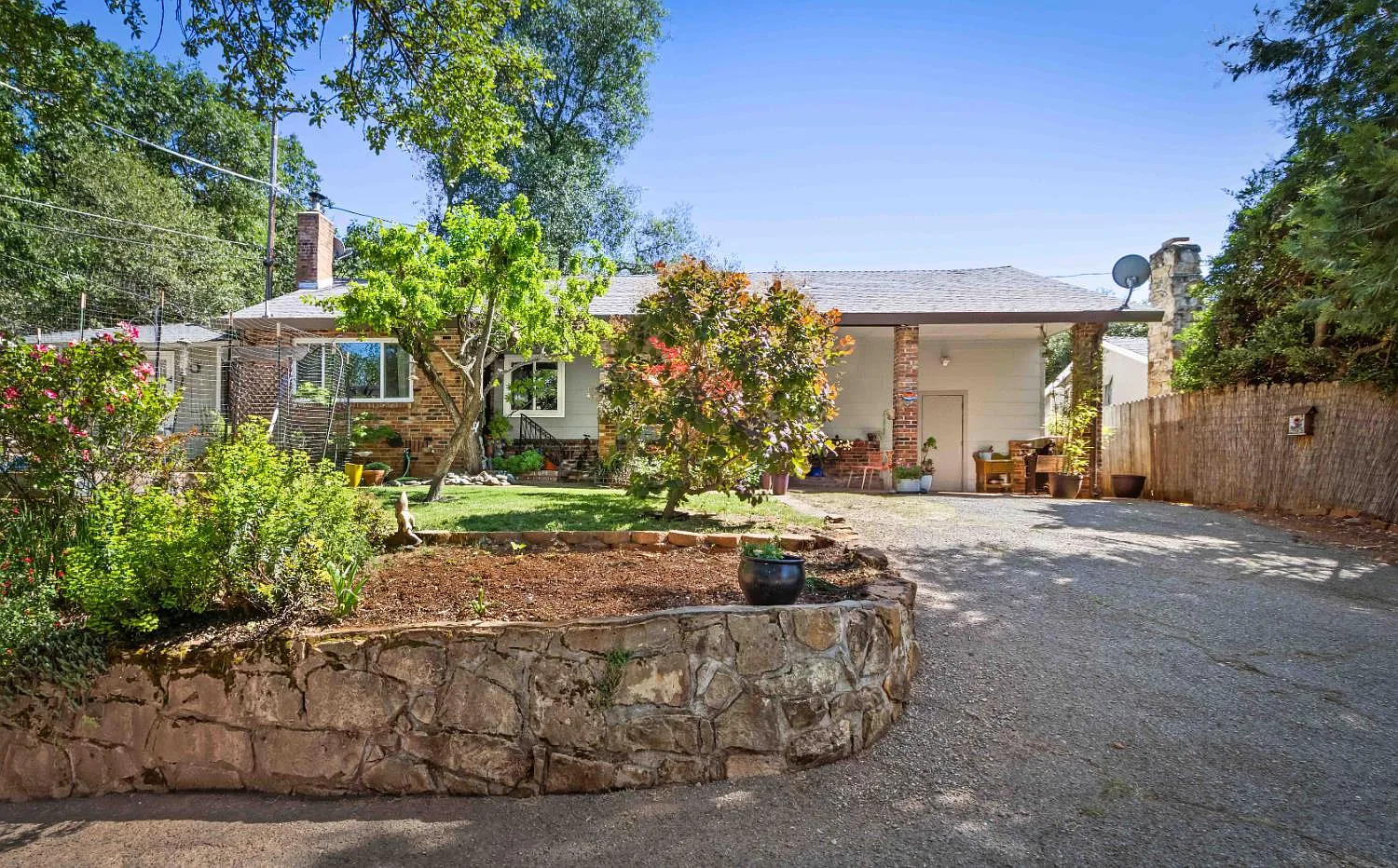 2573 Bryan Way photo 1