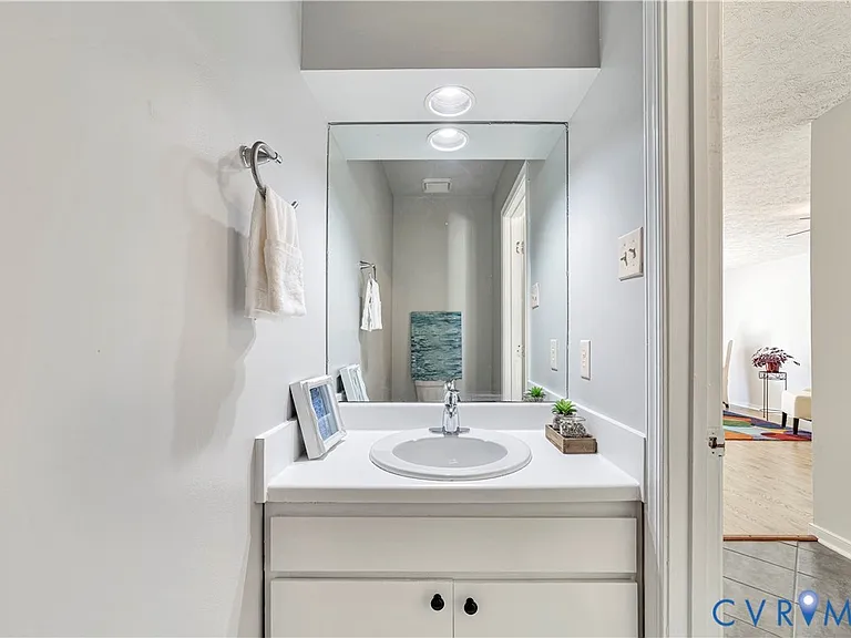 2716 Schooner Ct — Photo 10
