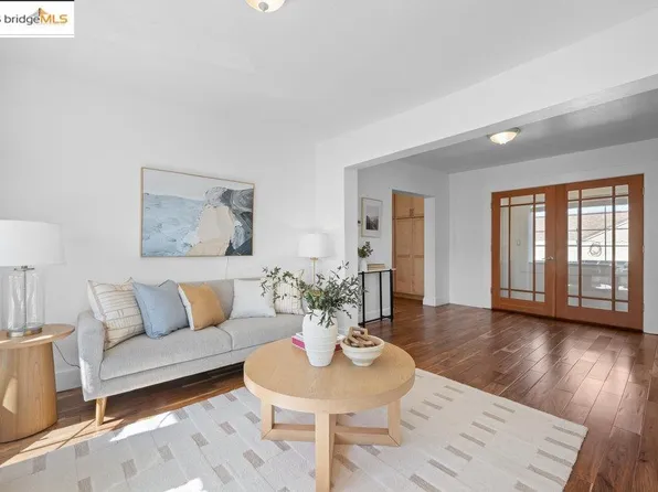 9285 D St, Oakland, CA 94603