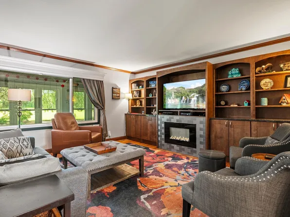 8544 Demontreville Trl N, Lake Elmo, MN 55042