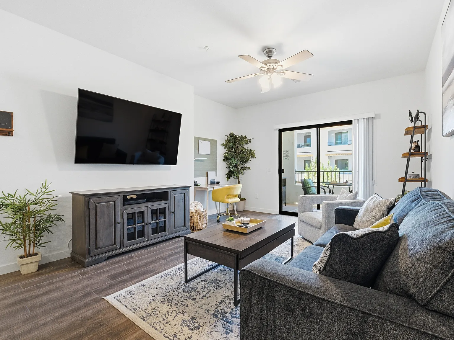 1 bed, 1.5 bath, 861 sqft, $2,650 — Photo 1