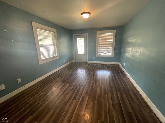 5th image of 2972 N Chester Ave