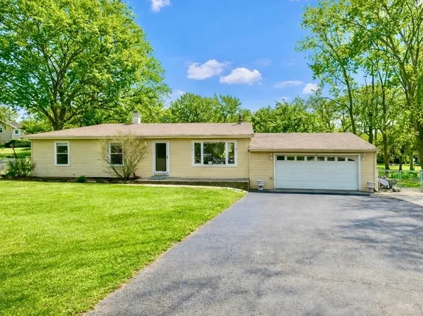 3410 Woodland Cir N, Island Lake, IL 60042