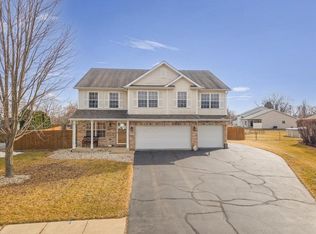 4593 Woodcrest Ln, Roscoe, IL 61073