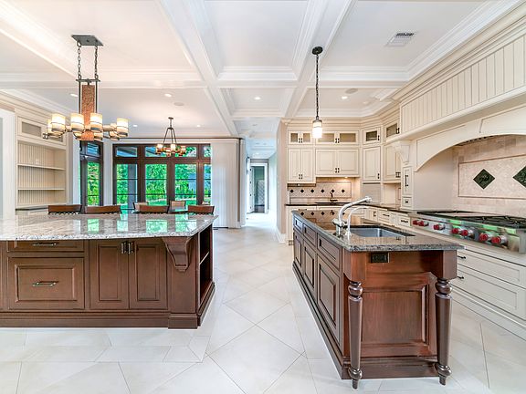 5th image of 44 Nassau Dr