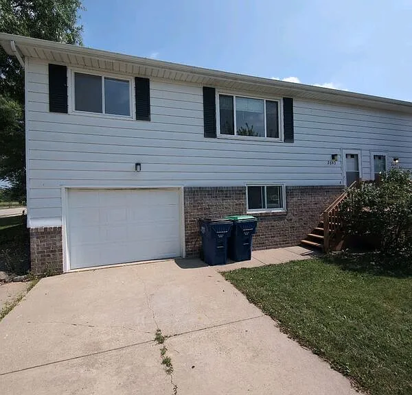 2641-2643 Nicholas Dr — Photo 1