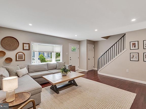 3rd image of 43 Evergreen Ln
