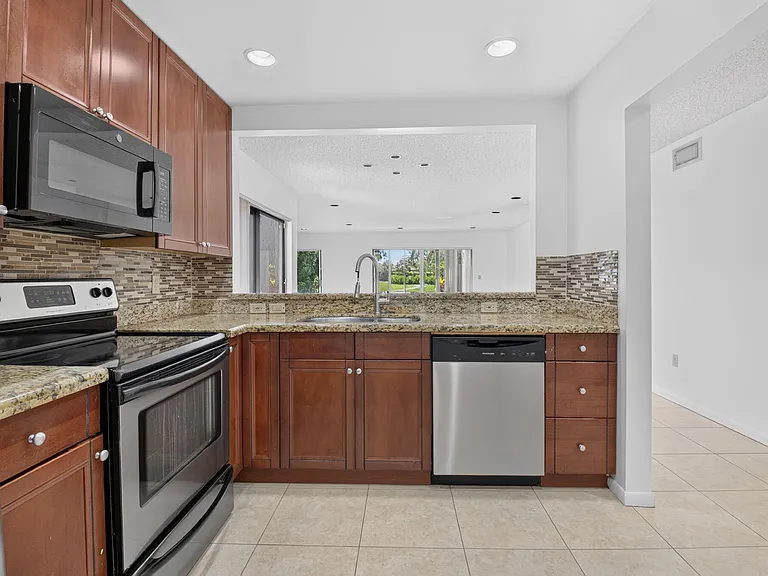 9264 Vista Del Lago #A — Photo 6