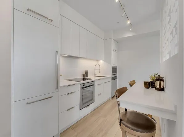 3125 NE 39th St NW #211, Calgary, AB T3B 3G9