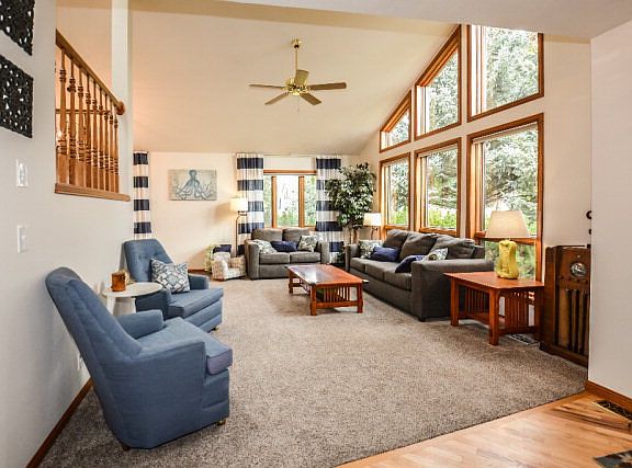 2nd image of 207 W Stone Run Ln