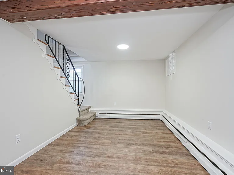 136 N Read Ave #B — Photo 9