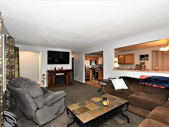 3rd image of 3675 Manchester Dr