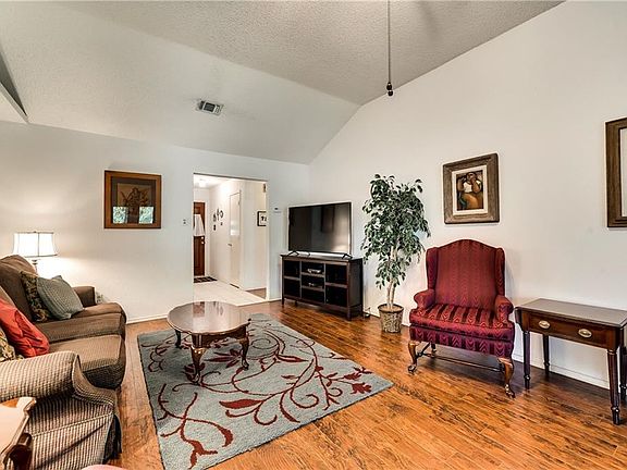 4th image of 3619 Alexandria Dr