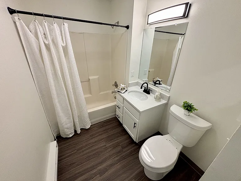 Crown Ridge Apartments — Photo 6