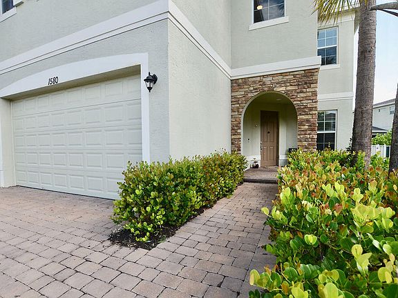 2nd image of 1580 NW Cataluna Circle