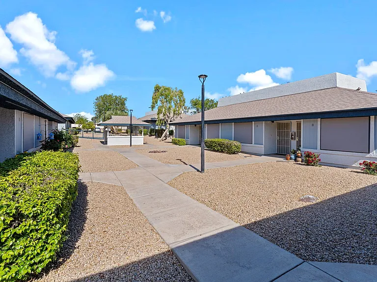 Coronado Glen Apartments — Photo 23