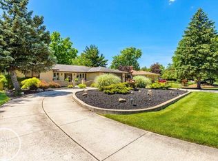 19356 Dixie Dr, Clinton Township, MI 48035