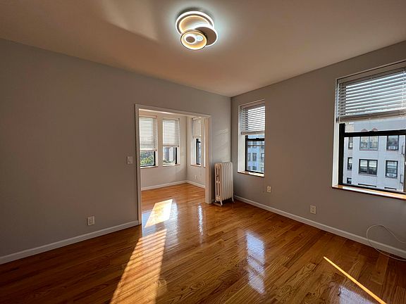 4th image of 24-44 28th St APT 2