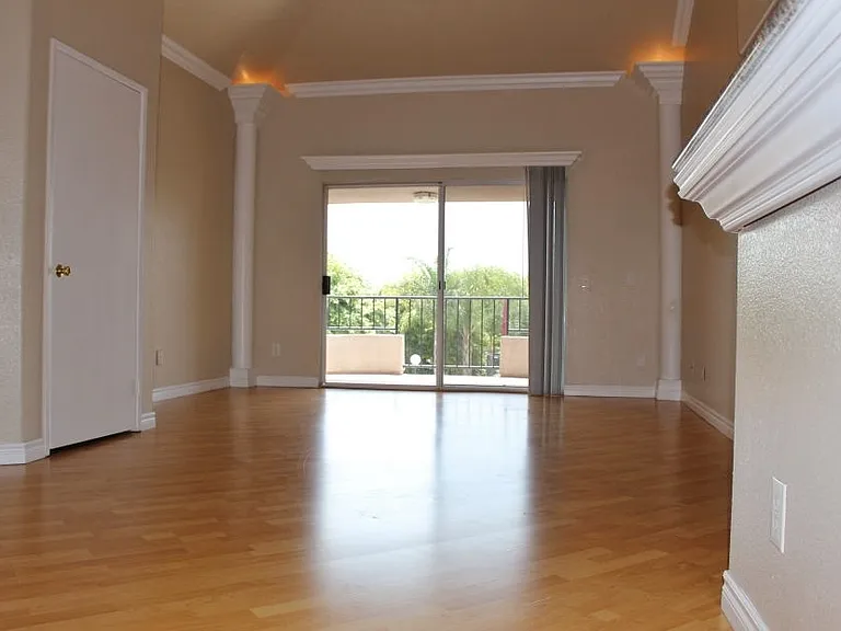 Alcantara Home Apts — Photo 41