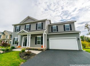 6413 Sunray Crest Dr, Victor, NY 14564