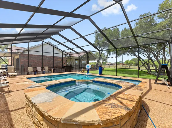 2225 Thomas Dr, Brownwood, TX 76801