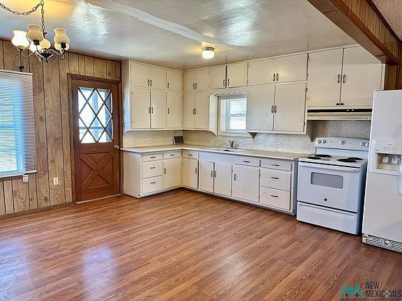 5th image of 406 Turner St