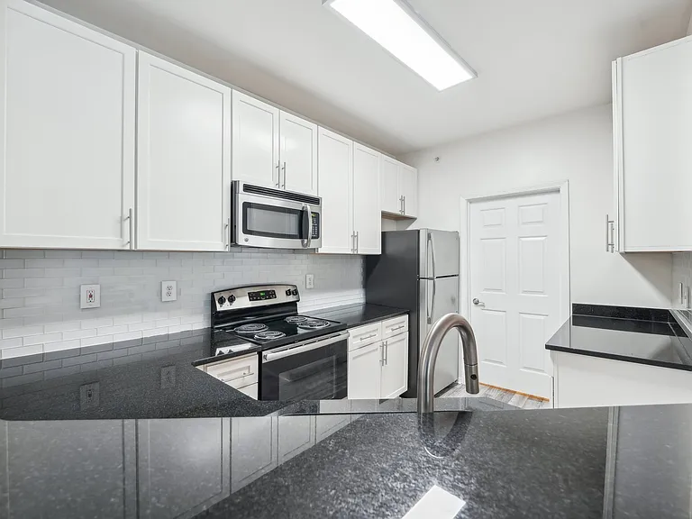 Wesley St. James Apartments at Sandy Springs — Photo 11