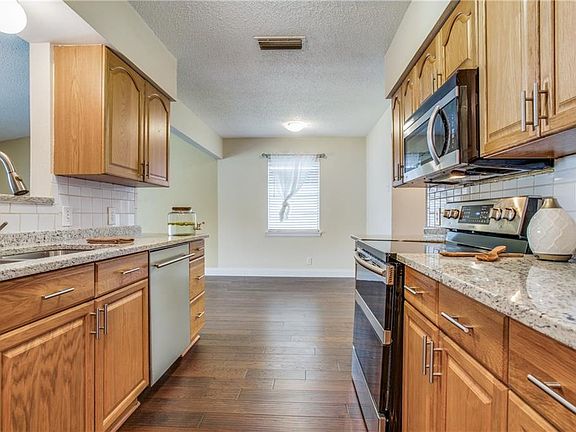 5th image of 1449 Eastern Heights Dr