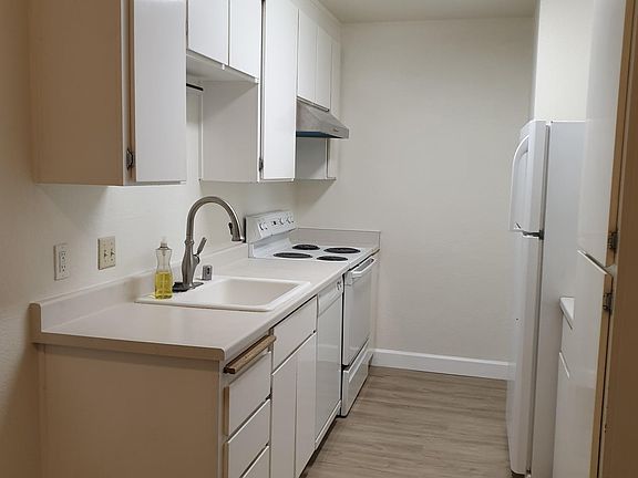 2nd image of 309 Tradewinds Dr APT 13