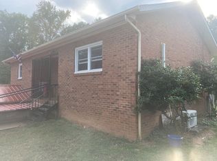 2018 Starcross Rd, Lenoir, NC 28645