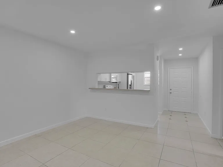 315 NW 36th Ave — Photo 9