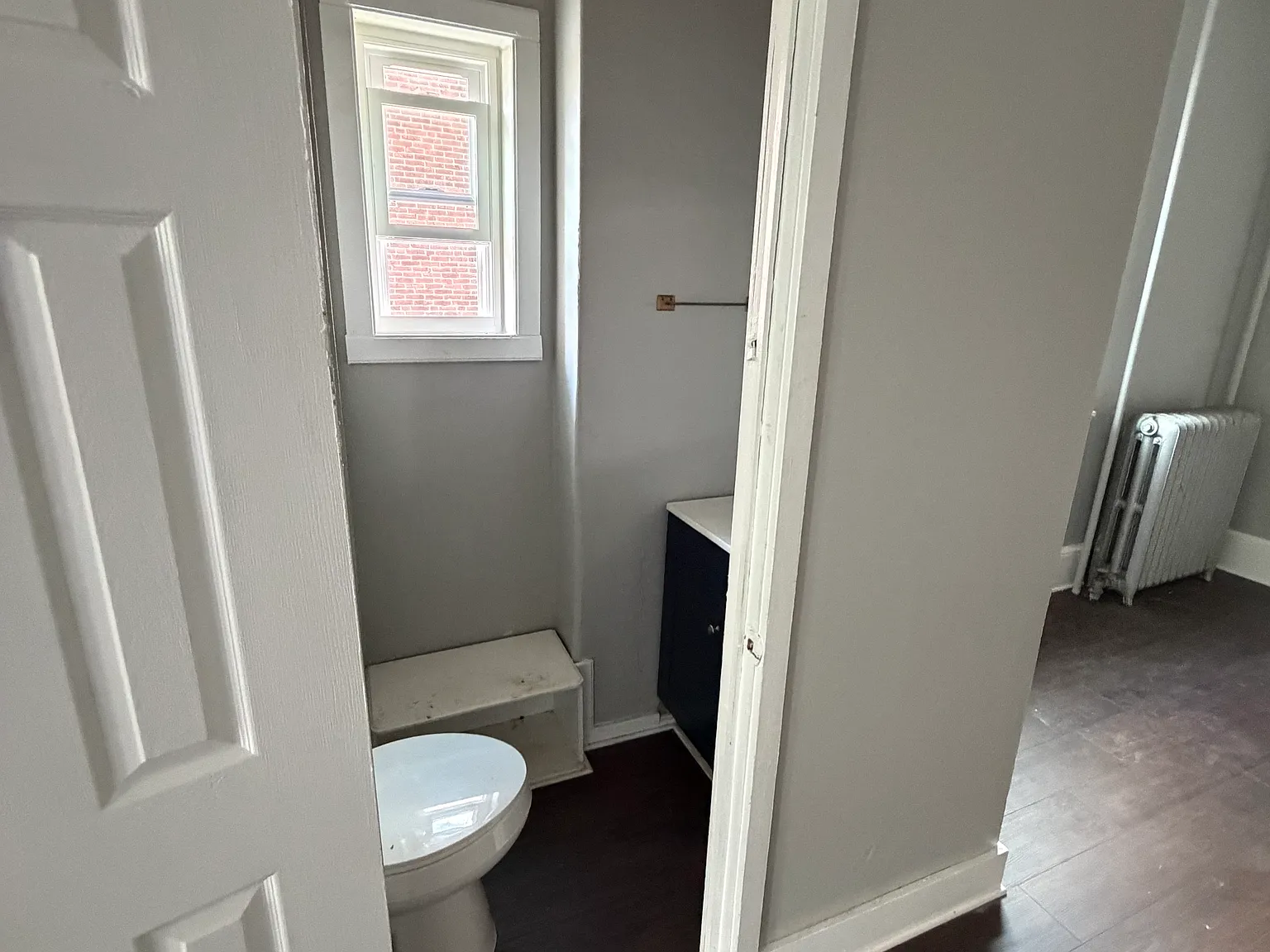 5 bed, 1.5 bath, 2300 sqft, $3,000 — Photo 2