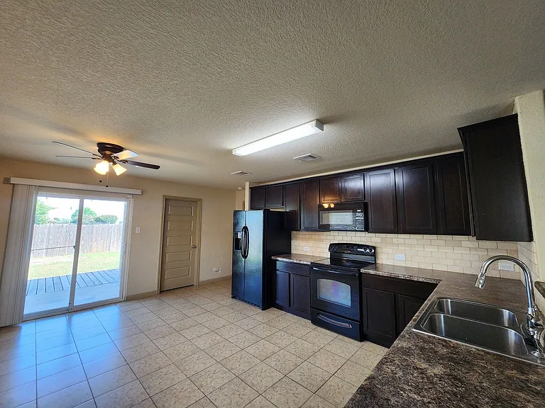 789 Great Oaks Dr — Photo 7