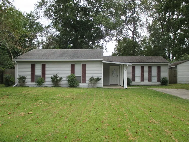 15 Lakewood Ct — Photo 1