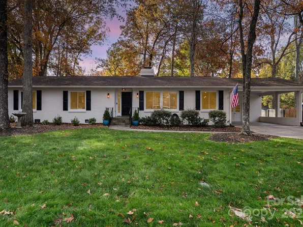 1018 Shady Bluff Dr, Charlotte, NC 28211