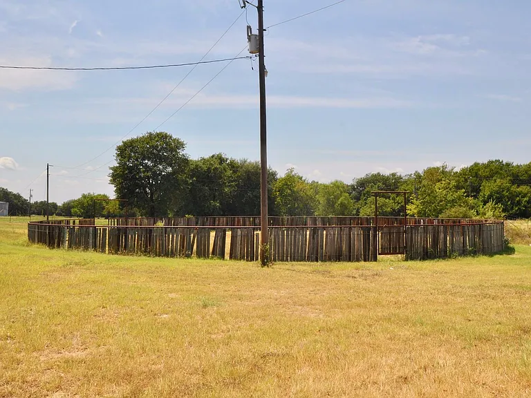 6212 Granbury Hwy — Photo 5