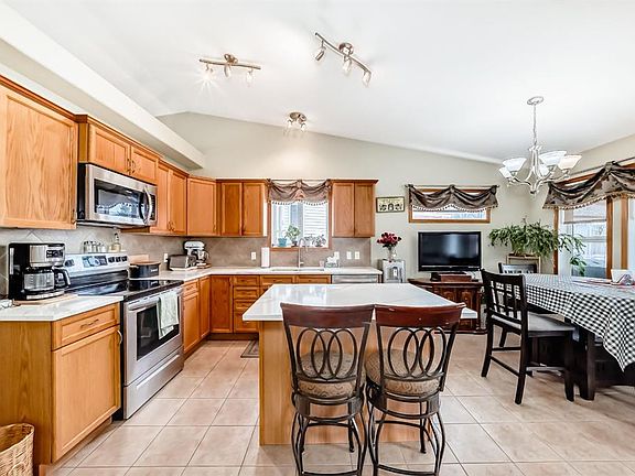 4th image of 126 W Strathmore Lakes Bnd
