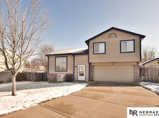 1007 Bison Cir, Papillion, NE 68046